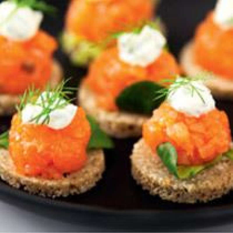 ΚΑΝΑΠΕΔΑΚΙΑ ΜΕ ΚΑΠΝΙΣΤΟ ΣΟΛΟΜΟ