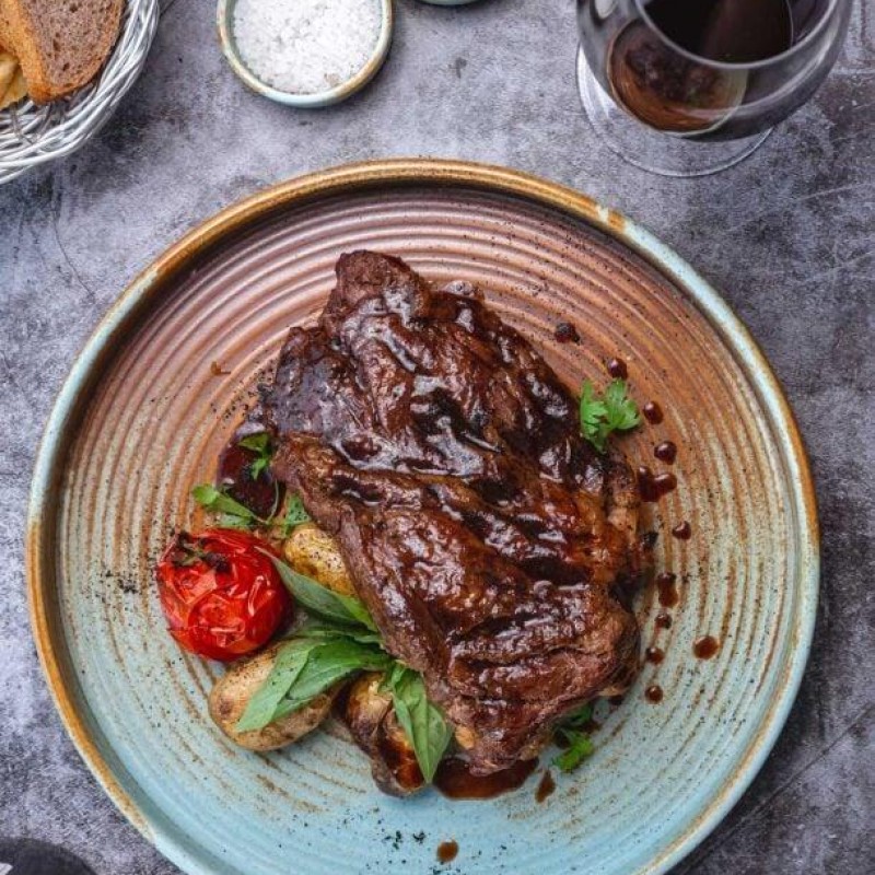 ΜΟΣΧΑΡΙΣΙΑ ΜΠΡΙΖΟΛΑ ΜΕ ΤΗ ΜΕΘΟΔΟ SOUS VIDE, ΜΕ BABY ΠΑΤΑΤΕΣ ΚΑΙ ΣΑΛΤΣΑ ΚΡΑΣΙΟΥ