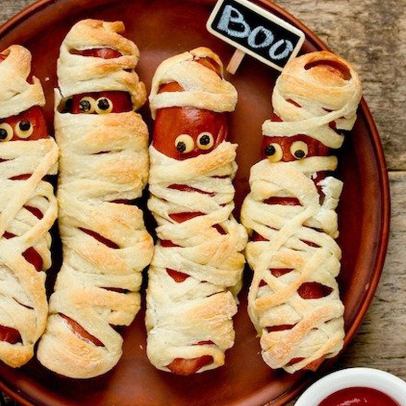 HALLOWEEN MUMMY HOT DOG (ΛΟΥΚΑΝΟΠΙΤΑΚΙΑ-ΜΟΥΜΙΕΣ)