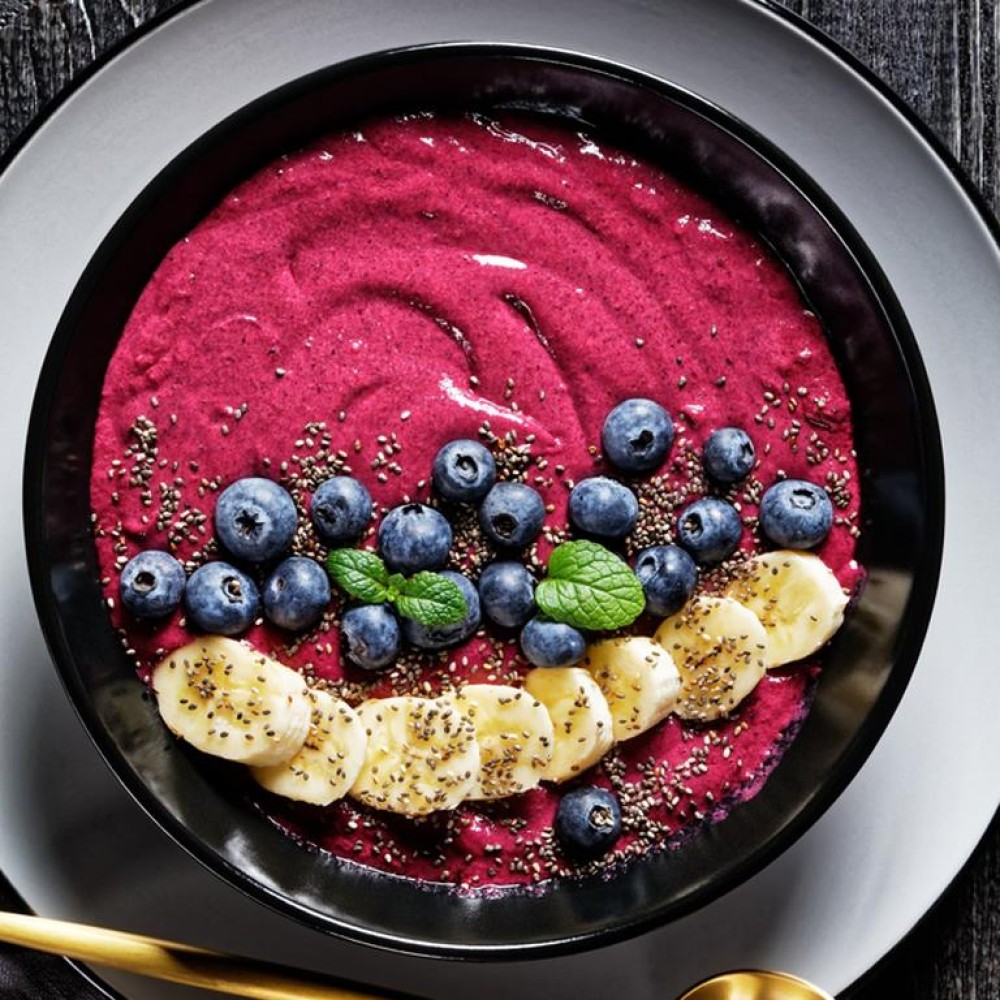 SMOOTHIE BOWL ΜΕ ΜΠΑΝΑΝΑ & BLUEBERRIES SMOOTHIE BOWL ΜΕ ΜΠΑΝΑΝΑ & BLUEBERRIES