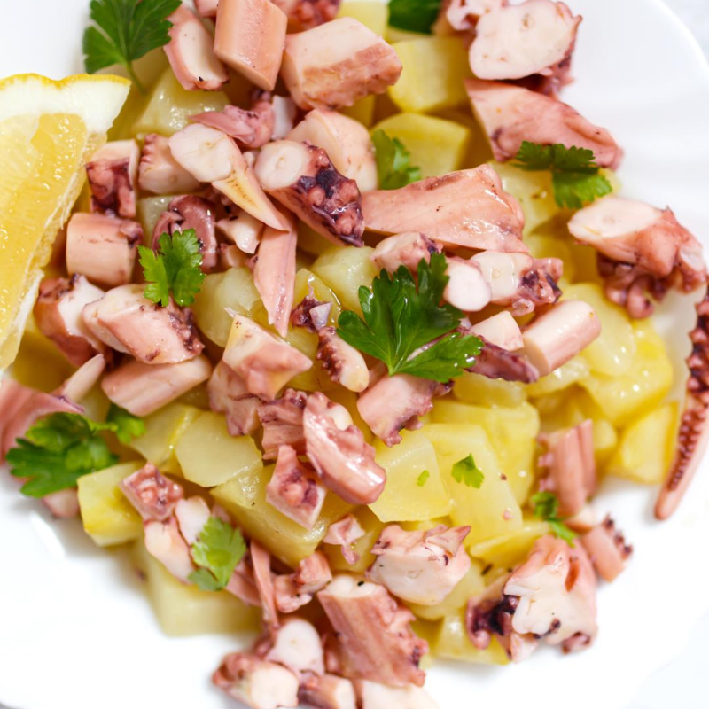 ΧΤΑΠΟΔΙ ΜΕ ΠΑΤΑΤΕΣ  ΣΑΛΑΤΑ