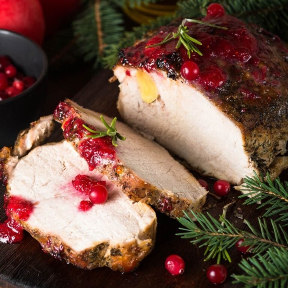 ΧΟΙΡΙΝΟ ΜΕ ΒΟΤΑΝΑ ΚΑΙ ΣΑΛΤΣΑ ΔΑΜΑΣΚΗΝΟΥ ΚΑΙ ΚΟΚΚΙΝΩΝ ΦΡΟΥΤΩΝ